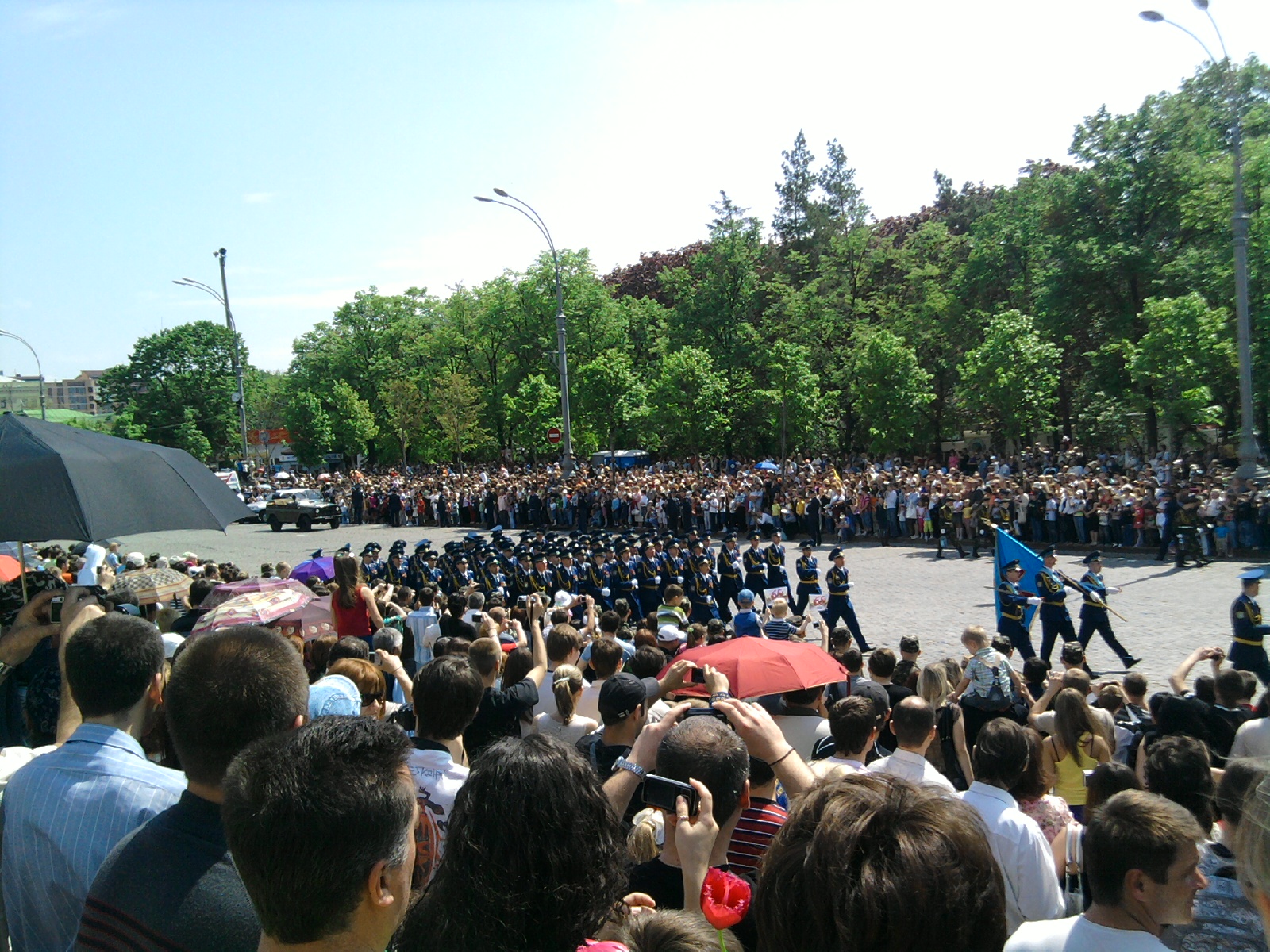 Движение колон военных - парад Харьков 2010