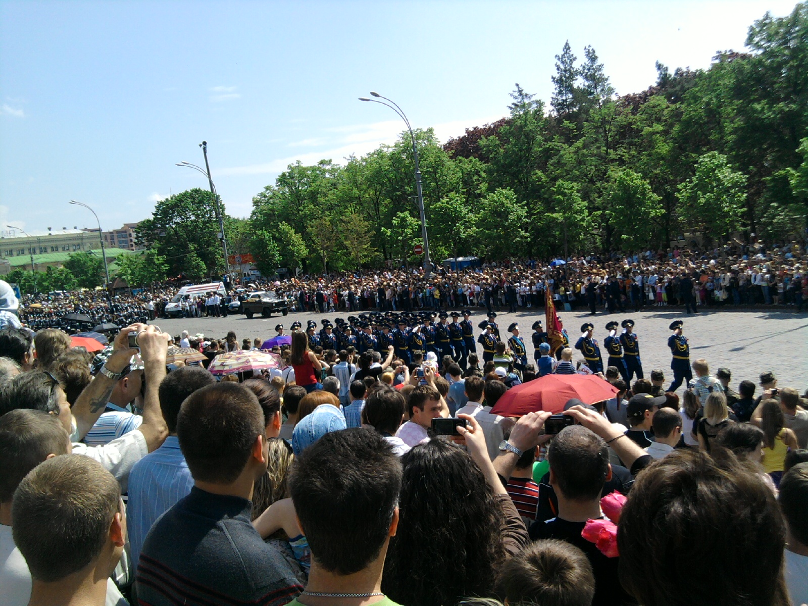 Движение колон военных - парад Харьков 2010