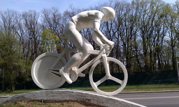 Памятник погибшим велосипедистам