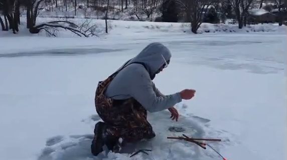 рыбак зимой в Пенсильвании